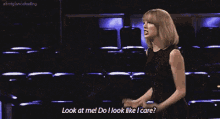 Taylor Swift Look At Me GIF - Taylor Swift Look At Me Do I Look Like I Care GIFs