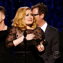 Adele Cheia De Emoção GIF - Adele Agradecendo Premio GIFs