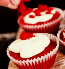 red velvet cupcakes cupcakes cupcake dessert yummy