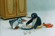 Pingu Popcorn GIF - Pingu Popcorn Eating GIFs