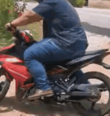 Man Kulim Jatuh Moto GIF - Man Kulim Jatuh Moto Y15 GIFs