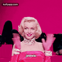 Jewels..Gif GIF - Jewels. Marilyn Monroe Gentlemen Prefer-blondes GIFs