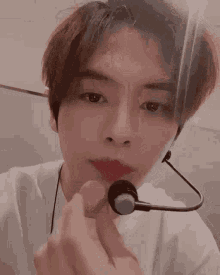 Pianistchenle Skz Lee Know Lino Minho Eating Grapes Unbothered Cute Doesnt Care Reaction GIF - Pianistchenle Skz Lee Know Lino Minho Eating Grapes Unbothered Cute Doesnt Care Reaction GIFs