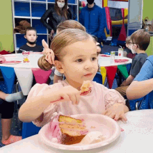 Eating Cake June Crosby GIF - Eating Cake June Crosby Claire And The Crosbys GIFs