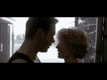 Russell Crowe Proof Of Life GIF - Russell Crowe Proof Of Life Kiss GIFs