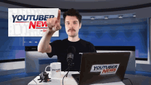 Pointing Benedict Townsend GIF - Pointing Benedict Townsend Youtuber News GIFs