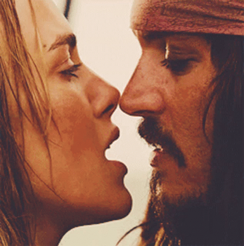 Jack Sparrow Kiss Me GIF - Jack Sparrow Kiss Me You Know - Discover & S...