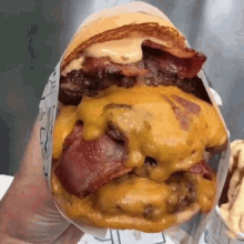 Bacon Cheeseburger Hamburger Day GIF - Bacon Cheeseburger Burger Cheeseburger GIFs