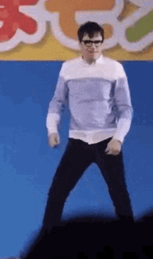 Rivers Cuomo Weezer GIF - Rivers Cuomo Weezer Dancing GIFs