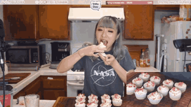 Stella Chuu Eating GIF - Stella Chuu Eating Strawberry Shortcake Cupcake GIFs