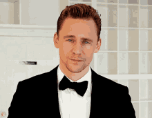 Tom Hiddleston GIF - Tom Hiddleston GIFs