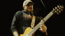 Shredding On Guitar Luke Combs GIF - Shredding On Guitar Luke Combs Stagecoach GIFs