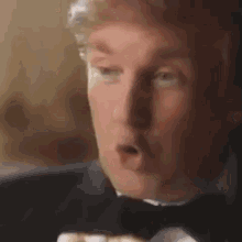 Donald Trump Eats Pizza GIF - Donald Trump Puzza Eating GIFs