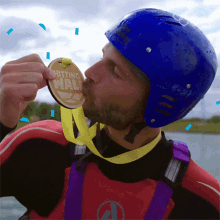 Kissing The Medal Olympics GIF - Kissing The Medal Olympics Gold Medalist GIFs