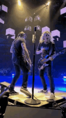 Kirk Hammett Metallica GIF - Kirk Hammett Metallica Concert GIFs
