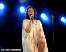 Maria Rita Cross Legs GIF - Maria Rita Cross Legs Singing GIFs