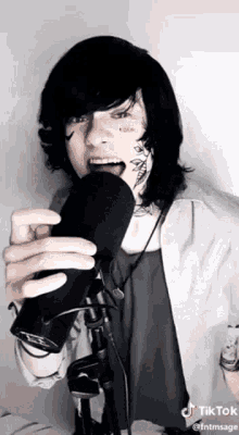 singer tik