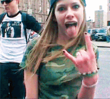 Rock On Avril Lavigne GIF - Rock On Avril Lavigne GIFs