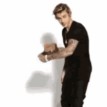 Throw Hat Justin Bieber GIF - Throw Hat Justin Bieber GIFs
