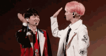 Shinee Onew And GIF - Shinee Onew And Jonghyun GIFs