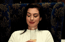 The Hustle Anne Hathaway GIF - The Hustle Anne Hathaway Cheers GIFs