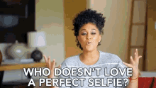 Who Doesnt Love A Perfect Selfie Tia Mowry GIF - Who Doesnt Love A Perfect Selfie Selfie Tia Mowry GIFs