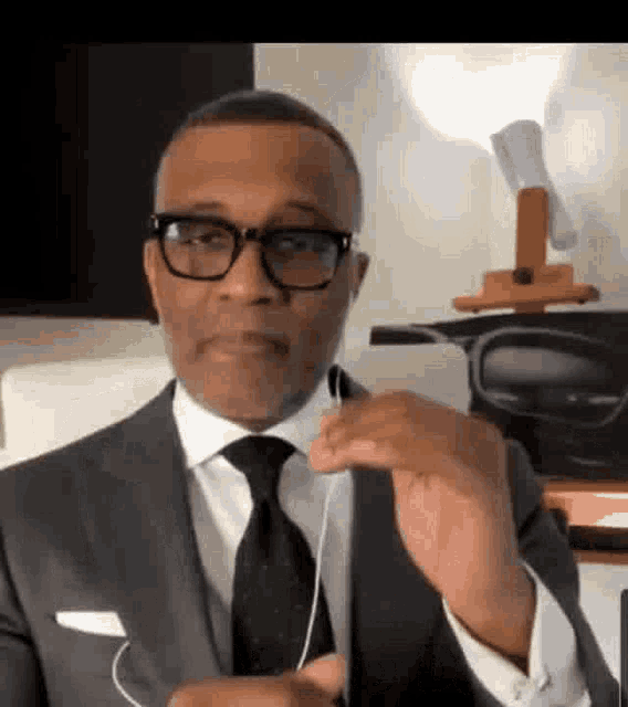 kevin-samuels-dont-tell-md-what-to-do.gif