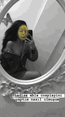 hadise vves mirror selfie pout