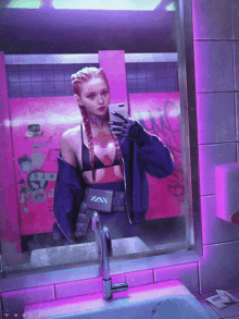 Elliered Cyberpunk GIF - Elliered Cyberpunk Selfie GIFs