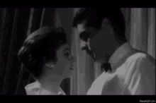 قبلات فاتن حمامة عمر الشريف فيلم نهر الحب أنا كارنينا GIF - Kisses Faten Hamama Omar Sharif GIFs
