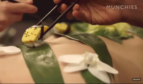 Makan Sushi Di Atas Tubuh Wanita Tanpa Busana Ternyata Sebuah Tradisi Dari Jaman Samurai!