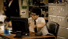 When You Can'T Stand Being At Work Any Longer GIF - Itcrowd Richardayoade Mauricemoss GIFs