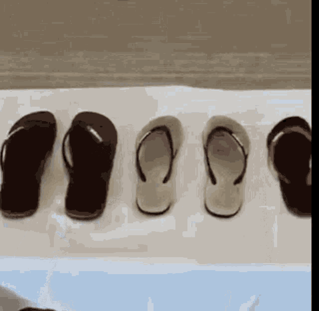 Chanclas Spanish Mothers GIF - Chanclas Spanish Mothers Slippers GIFs