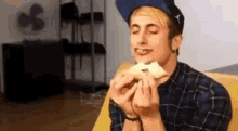 Eat Yum GIF - Eat Yum Bread GIFs