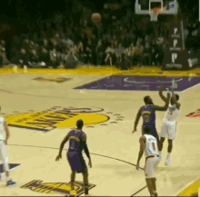 Lebron Lakers GIF - Lebron Lakers Clippers GIFs