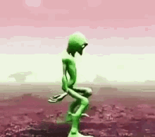Kwekwekwek GIF - Alien Makhluk Hijau Joget GIFs