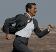Cary Grant North By Northwest GIF - Cary Grant North By Northwest Running GIFs
