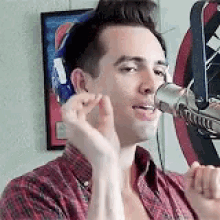 Beebo Brendon Urie GIF - Beebo Brendon Urie Dance GIFs