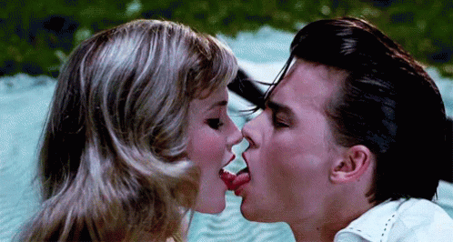 Johnny Depp French Kiss GIF - Johnny Depp French Kiss Kiss - Descubre &  Comparte GIFs