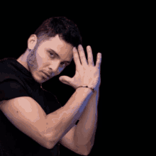rodrigo canobra rojo tvn bailarin pose