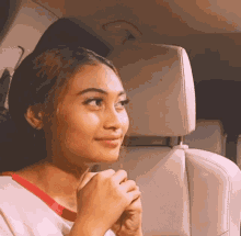 Mengangguk Angguk Novia GIF - Mengangguk Angguk Novia Hits Records GIFs