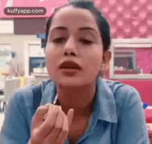 Lipstick Putting.Gif GIF - Lipstick Putting Raiza Wilson Actress GIFs