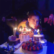 초를끄다 생일 GIF - 초를끄다 생일 파티 GIFs