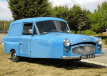 maxi bond three wheeler small car blue austin morris