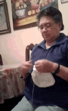 mi mami con su tejido mi mami con su tejido