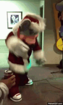 Chuck E Cheese Santa GIF - Chuck E Cheese Santa Dancing GIFs