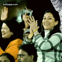 Clap For Your Loved Ones.Gif GIF - Clap For Your Loved Ones Gif Cricket GIFs