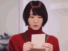Aragaki Yui Reading Letter GIF - Aragaki Yui Reading Letter Doubt GIFs