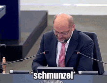 Martin Schulz Schmunzelt GIF - Schmunzel Martin Schulz Lächel GIFs