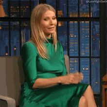 What Are You Talking About Gwyneth Paltrow GIF - What Are You Talking About Gwyneth Paltrow Late Night With Seth Meyers GIFs